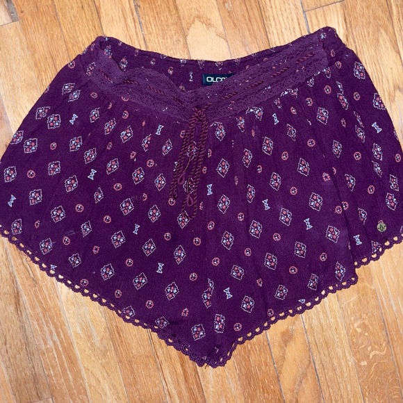 Volcom Women’s Flowy High Waist Shorts - Picture 1 of 2
